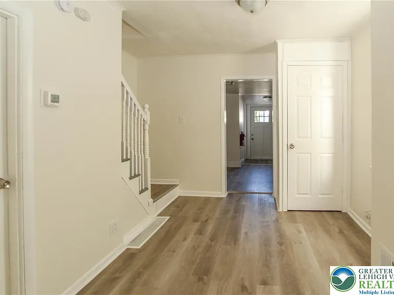 330 Walnut St — Photo 3