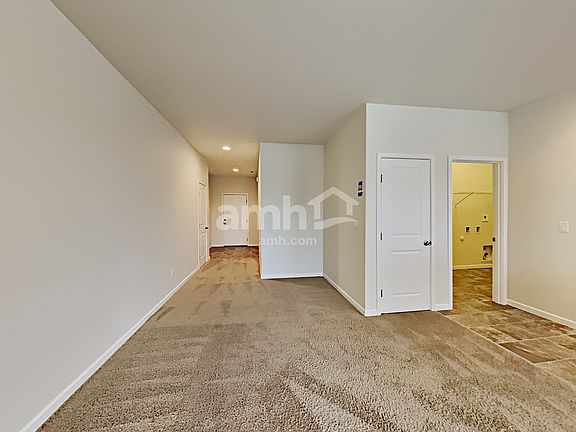 4th image of 366 York St