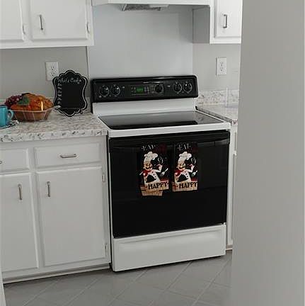 4th image of 207 Village Ln Unit C