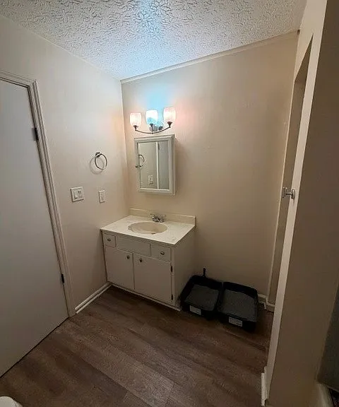220 E Market St — Photo 15