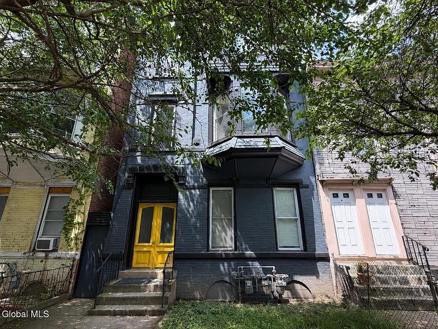 1st image of 379 3rd St APT 1