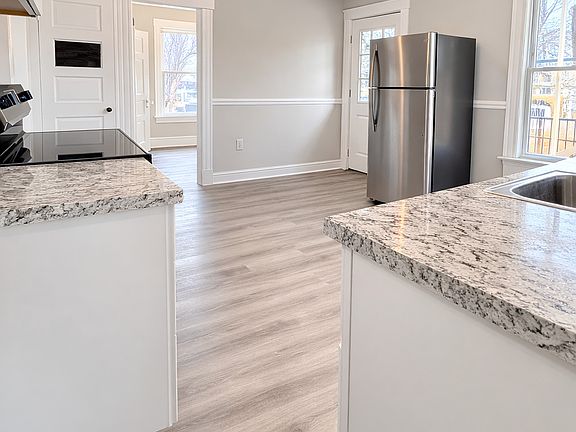 4th image of 30 Cottage St