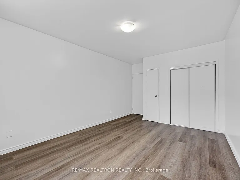 275 Wentworth St W #716 — Photo 3