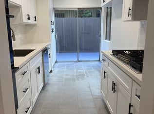 151 N Almont Dr APT 102, Beverly Hills, CA 90211