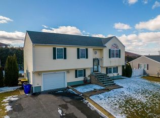 133 Point West Dr, Fall River, MA 02720