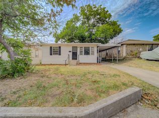 1013 W Spurgeon St, Fort Worth, TX 76115