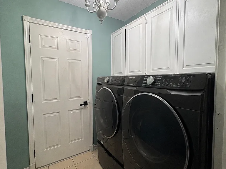 220 Bluff Dr — Photo 16