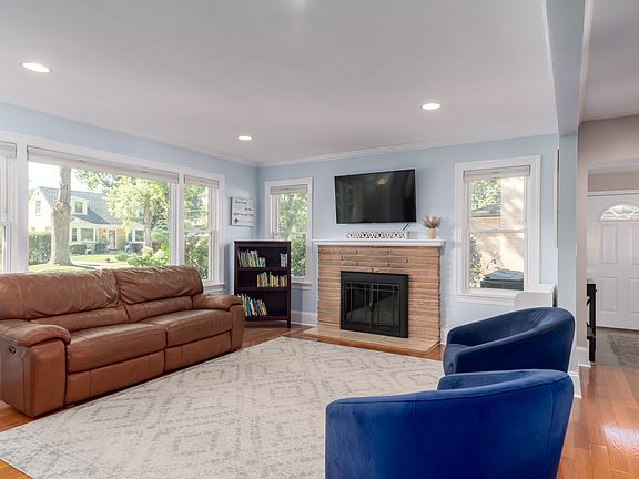 2nd image of 9129 Mango Ave