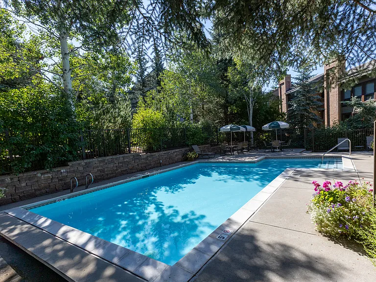 2700 Village Dr #F-101 — Photo 54