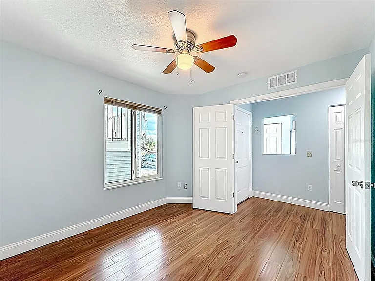 2260 Grenwich Ave #2260 — Photo 21