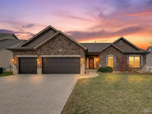 219 Lonepine Dr, Wentzville, MO 63385