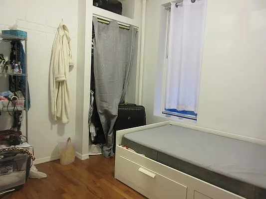 Rented by Mdrn Residential | media 8