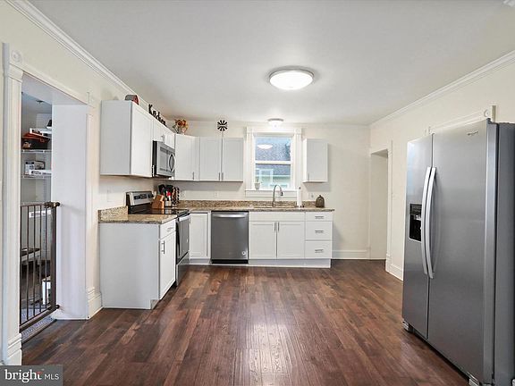 5th image of 3341 Hillcrest Dr