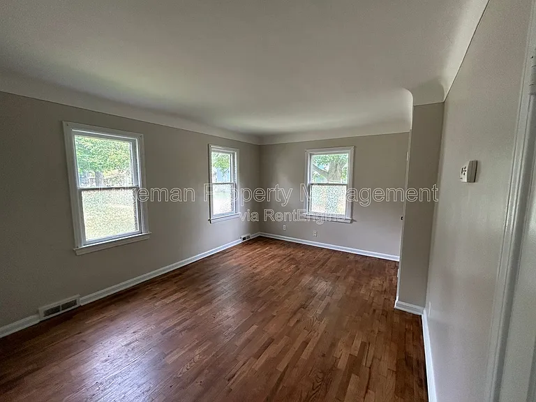 1410 Oak St #1 — Photo 3