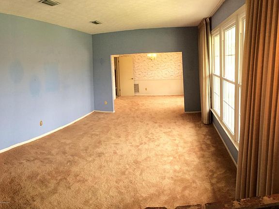 4th image of 1156 Westlawn Dr