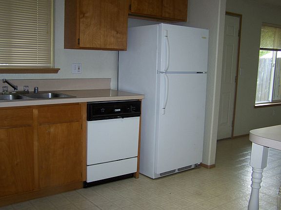5th image of 71 E Pine Park Ln