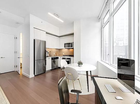 2nd image of 42 W 33rd St #B16