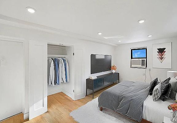 2nd image of 577 2nd Ave Ph 63