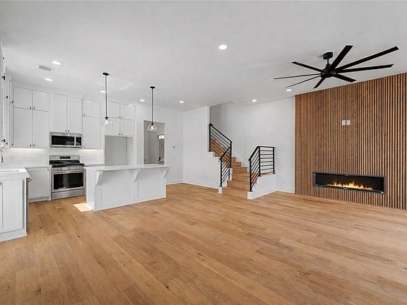 4th image of 829 S Jagger Ln