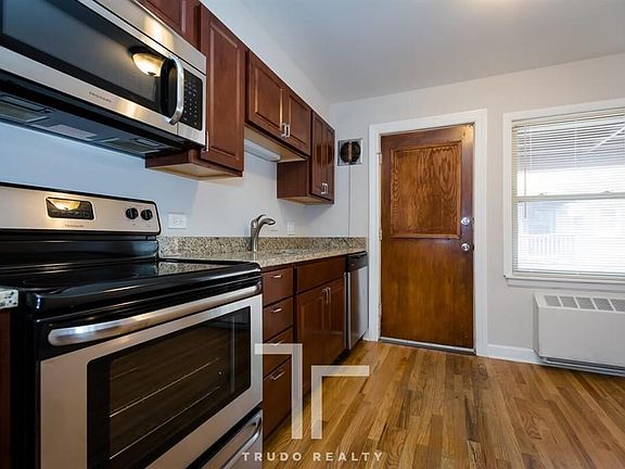 2nd image of 2110 W Foster Ave #1