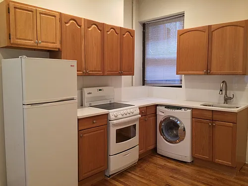 1760 1st Ave #5 Photo 1