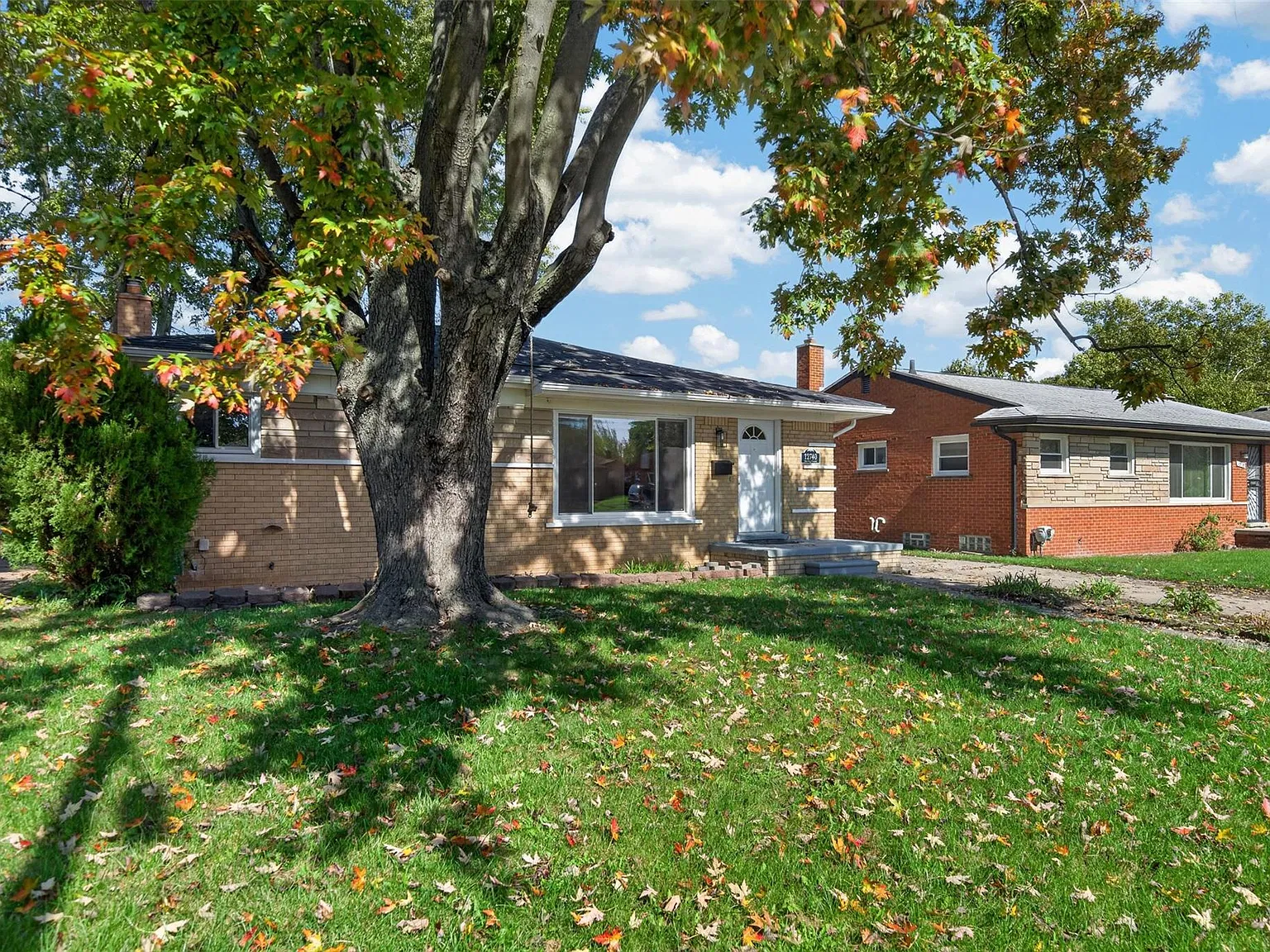 3 bed, 1.5 bath, 1060 sqft, $2,400 — Photo 2