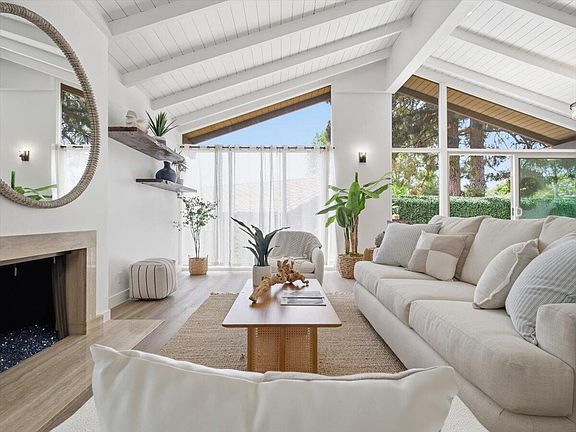 3rd image of 2732 Miradero Dr