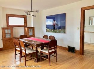 208 Oxford Rd, East Lansing, MI 48823