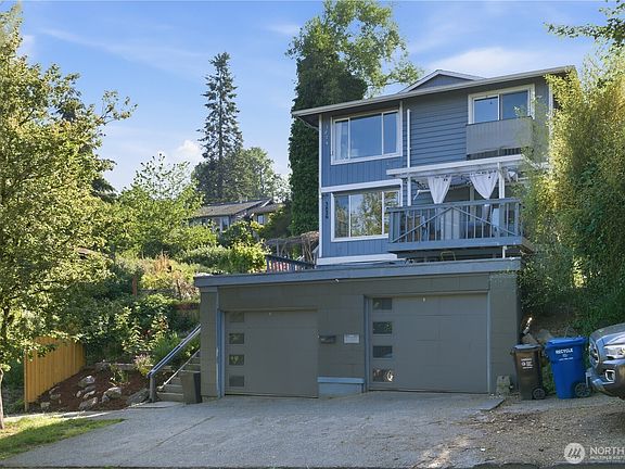 3rd image of 3824 23rd Avenue SW
