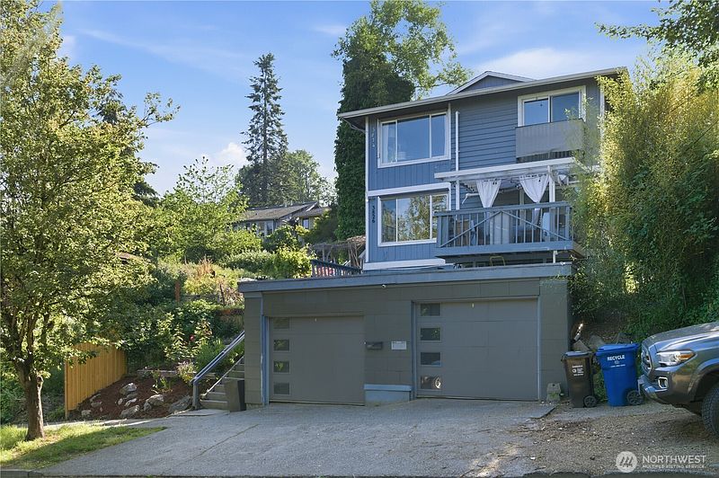 3rd image of 3824 23rd Avenue SW