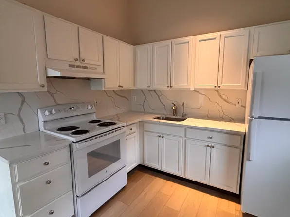 (undisclosed Address), Huntington, NY 11743