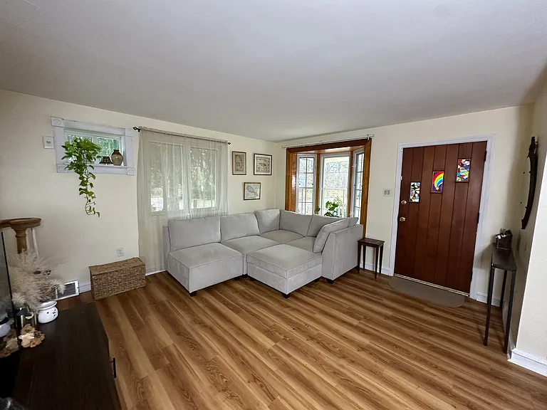 337 Duff Ave — Photo 3