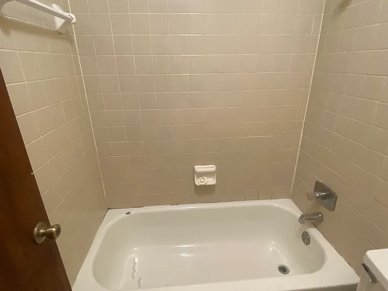 1102 Green Tree Ct #F — Photo 17