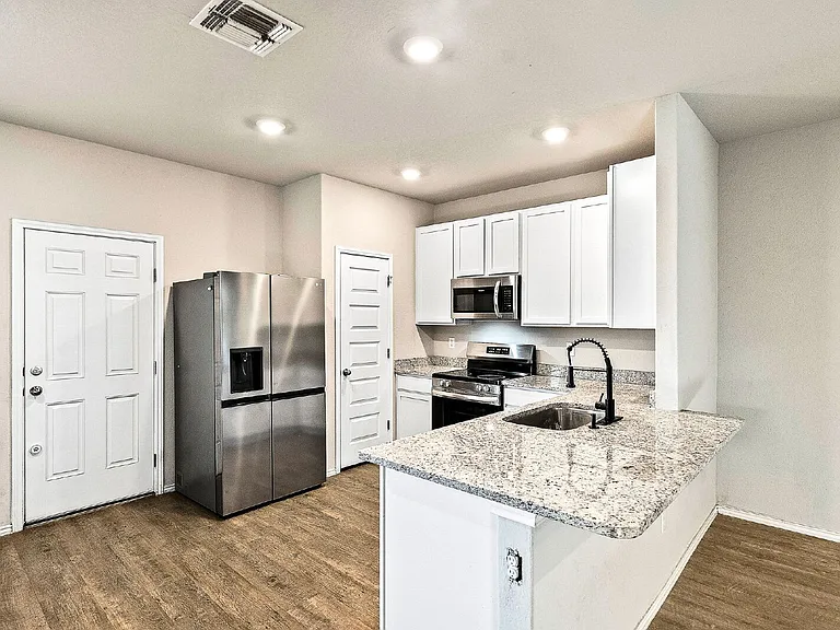 7663 Stud Dr — Photo 9