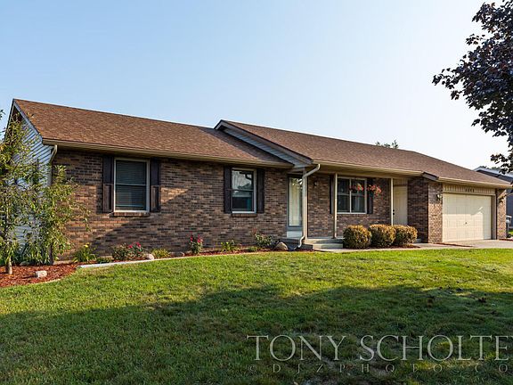3rd image of 4093 Sara St