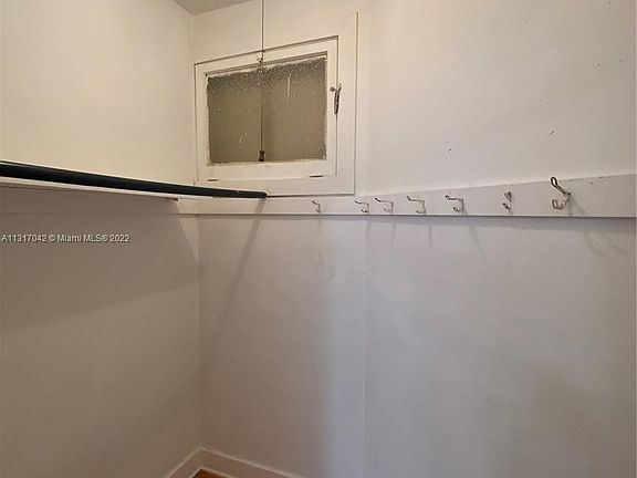 5th image of 708 W 51st St #5