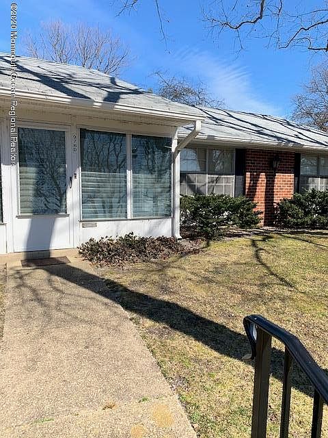 2nd image of 976D Aberdeen Dr