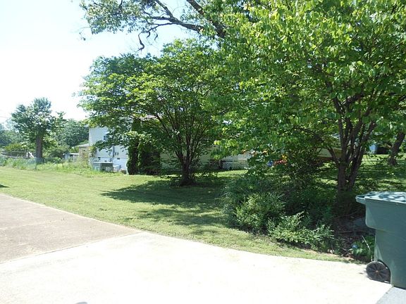 3rd image of 6218 Stockton Dr