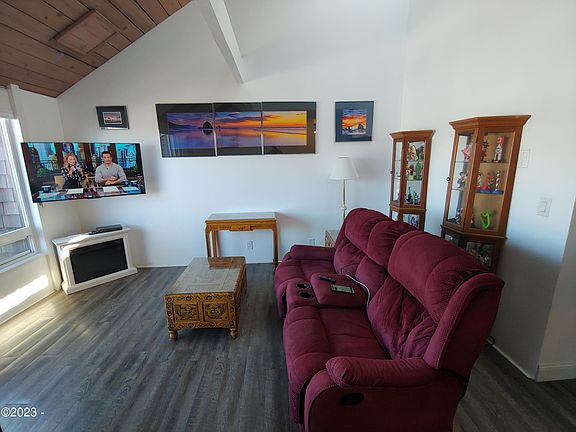 4th image of 1000 SE Bay Blvd Unit 206-306