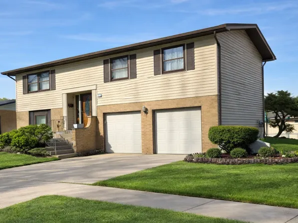 807 W Manor Ct, Glenwood, IL 60425