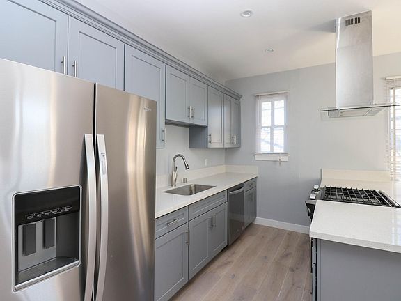 5th image of 3700 E Broadway #7