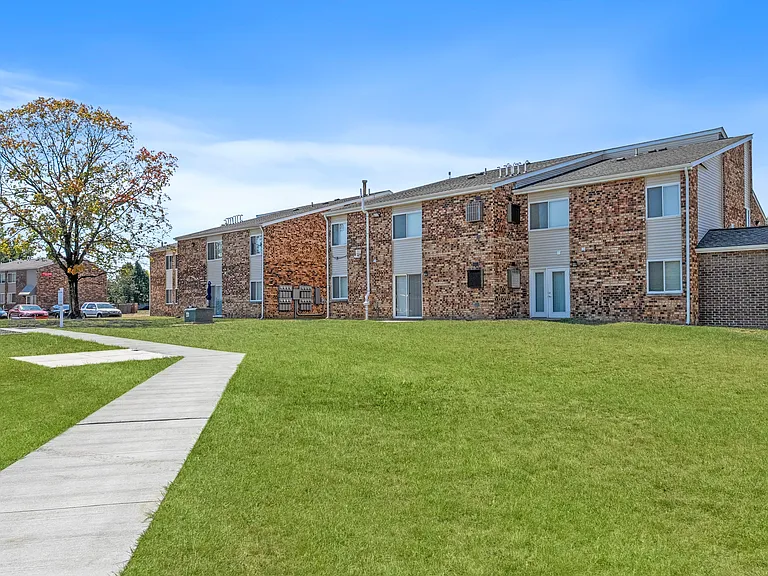 Franklin Manor Apartments — Photo 10