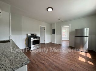 19 Chester St #3F, Woonsocket, RI 02895