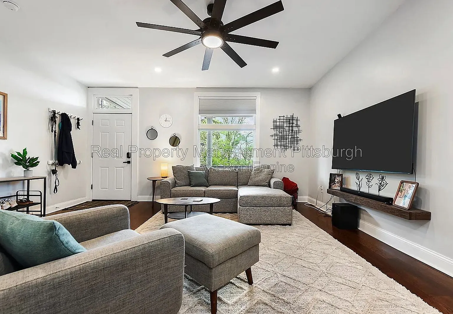 3 bed, 2.0 bath, 1392 sqft, $2,650 — Photo 2