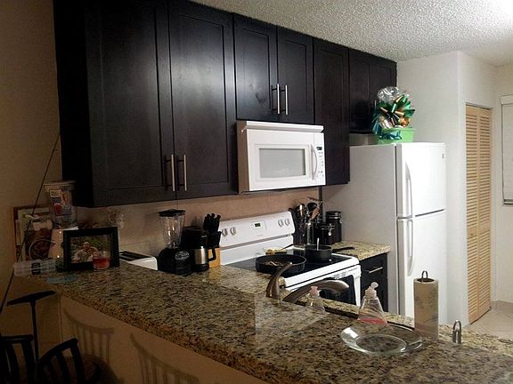 3rd image of 9940 Nob Hill Ln