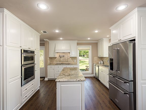 3rd image of 33470 Beverly Dr