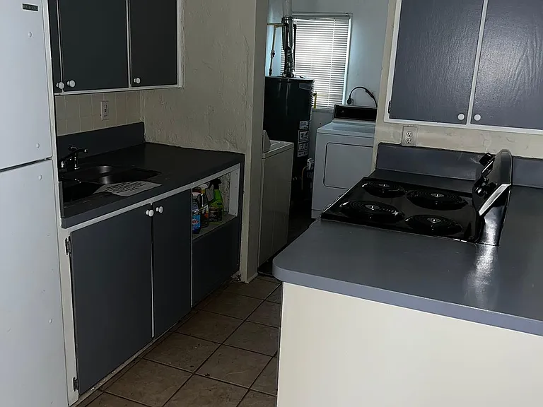 3308 Young Ave — Photo 3