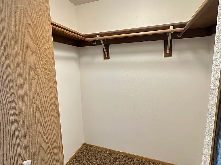Eastman Heights Apartments — Photo 9