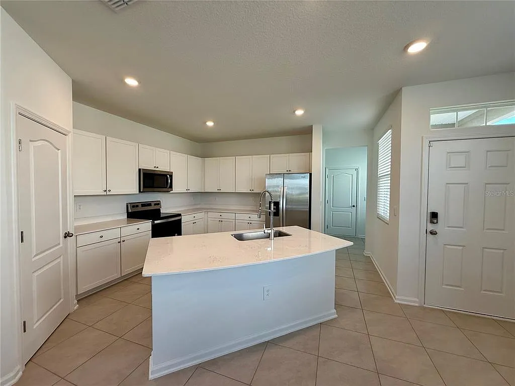 3 bed, 2.5 bath, 1795 sqft, $1,850 — Photo 3