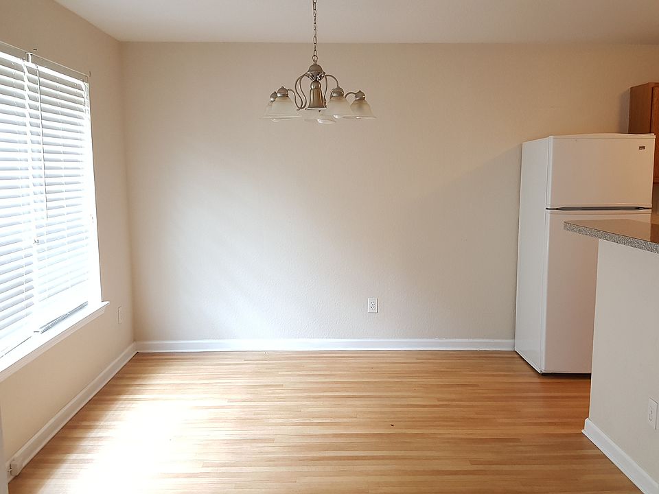 2nd image of 4606 Ravenwood Loop